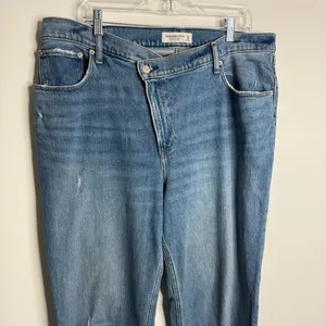 Abercrombie & Fitch The 90s Straight Ultra High Rise Criss Cross Jean Size 33/16 thumbnail 6