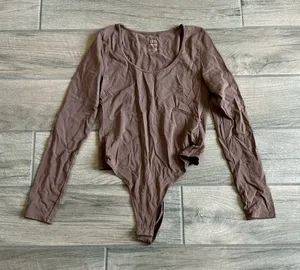True hues banana republic bodysuit thumbnail 1