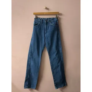 Vintage Wrangler Medium Wash Blue Straight Leg Jeans Size 5 x 34 GUC thumbnail 5