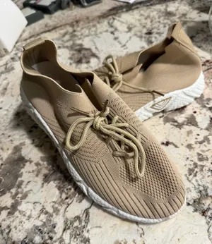 Women’s Tan & White Lightweight Knit 39 EUR 8.5 Shoes Sneakers W/ Stretch Heel thumbnail 1