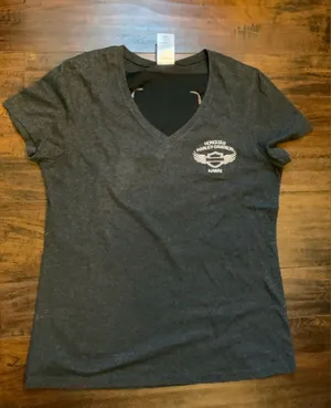 Harley Davidson Woman's Medium Gray V-Neck T-Shirt Back Cutout Wings thumbnail 1