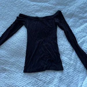 Hollister Slim Tee-Long Sleeve thumbnail 1
