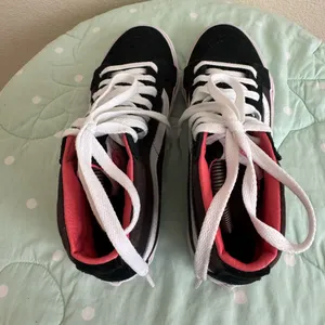 Vans Sk8-Hi Black, White, and Pink Sneakers Womens size 7 thumbnail 9