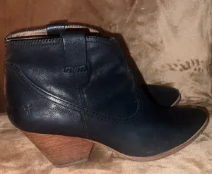 Frye Reina Ankle Boot Women 7.5 Black Leather Heels Pointed Toe Western Side Zip thumbnail 1