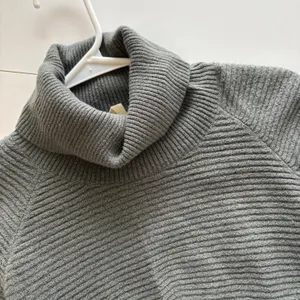 Kuhl Womens Gray Ribbed Turtleneck Sweater Merino Wool Blend Style 4406 Small‎ thumbnail 3