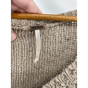 Free People Taupe Cable Knit V-Neck Sweater‎ Distressed Hem Oversized Size XS thumbnail 4