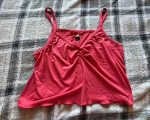 Hot Kiss V-Neck Spaghetti Strap Cami crop Top in Pink thumbnail 1