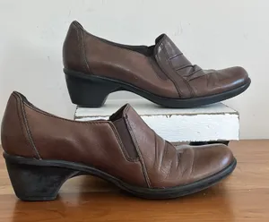 Clarks Brown Leather Slip On Loafer Wedge Pump Dress Work‎ Women Shoes Size 7M thumbnail 1