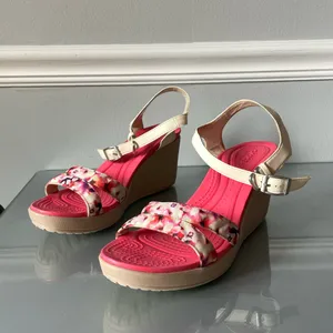 Crocs Women’s Floral Wedge Sandals Pink Cream Ankle Strap Comfort Size W11 thumbnail 2