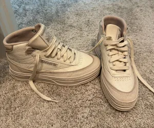 Reebok Sneakers thumbnail 1