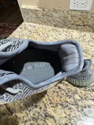 Yeezy Boost 350 V2 Ash Blue Adidas thumbnail 2