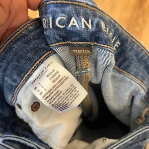 American Eagle Women 2 Wide Leg Cargo Jeans Medium Wash Raw Hem Stretch Denim thumbnail 6