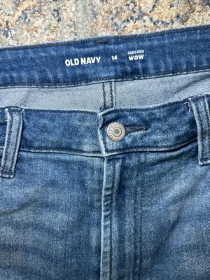 Old Navy High-Rise Wow Rolled Denim Shorts Size 14 thumbnail 2