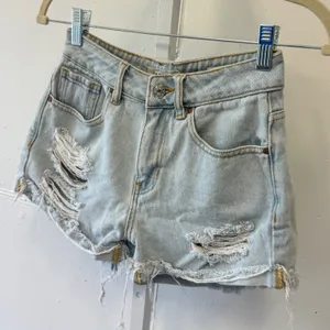 PacSun Mom Shorts Light Wash Distressed Denim High Waisted Size 23 Festival thumbnail 3
