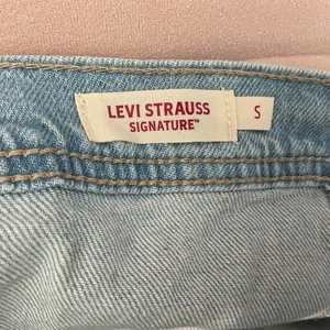 NWT Levi Strauss Signature Women's Vintage 95 Seamed Denim Midi Skirt Size‎ S thumbnail 5