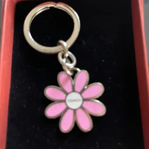 Coach Pink Daisy Enamel Keychain Bagcharm NEW $95 thumbnail 3