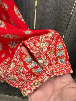 EUC Rose + Olive Red Medallion Top Size 2X thumbnail 5