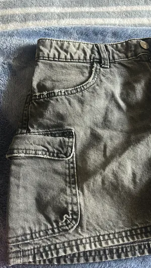 H&M black cargo skirt  thumbnail 4