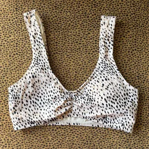 NWOT Hollister Swim Spotted Bikini Top thumbnail 3