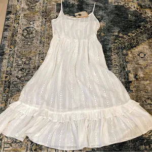 NEW Label of Love White eyelet Dress M thumbnail 1