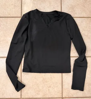 Amazon Black Long Sleeve V-Neck Activewear Top thumbnail 1