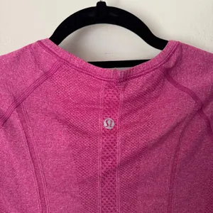 Lululemon Swiftly Tech V-Neck Short Sleeve Shirt Pink Athletic Top Size 4 thumbnail 6