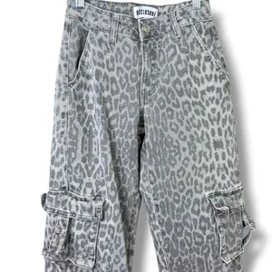 DISCLOSURE Gray Leopard Print Mid-Rise Cargo Utility Pants Straight Leg Jeans thumbnail 3