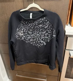 Lululemon Women's Snapshot Crewneck Sweatshirt in black gray animal‎ size 12 thumbnail 1