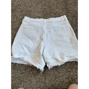 Universal Threads High Rise Vintage Straight White Denim Cut Off Shorts Size 10 thumbnail 4