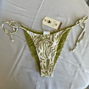 BILLABONG LA CALA HIKE BIKINI BOTTOM NWT💚🐚 medium coverage women’s Large thumbnail 2