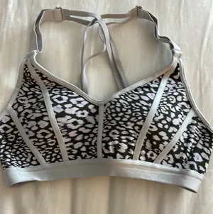 Sport Bra thumbnail 1