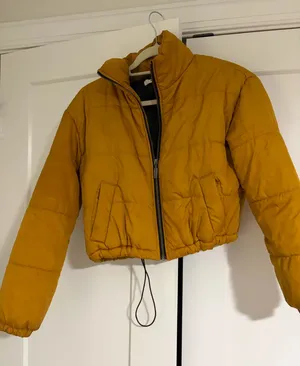 Yellow Cropped Puffer thumbnail 1