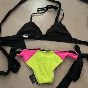 BNWT super cute beach riot bikini size XS thumbnail 3