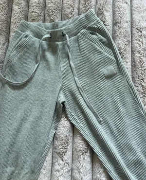 ALO Yoga Light Gray Muse Ribbed Drawstring Joggers thumbnail 7
