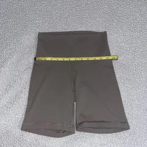 TNA Bike Shorts Aritzia High-Rise thumbnail 5