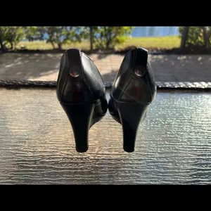 Women’s Black Extra Comfy Shoes Size 6 thumbnail 4