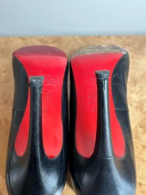 FLAW Christian Louboutin Black Leather Round Toe Pumps Size 40 AS-IS thumbnail 12