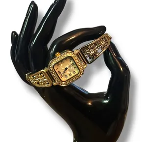 Gold tone flower band Quartz analog watch thumbnail 2