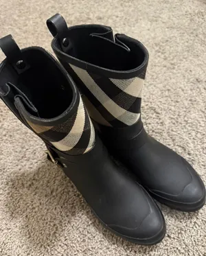 Burberry Boots thumbnail 1