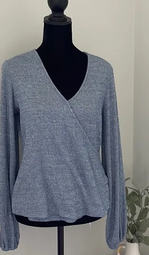 - GAP V-neck Top. Size Medium. Sky Blue‎ thumbnail 1