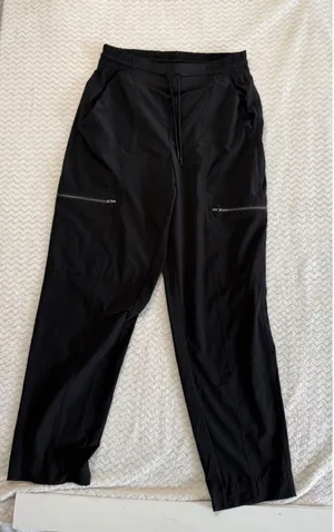Athleta Womens Black High Rise Cargo Pants Zipper Pockets Size 6 thumbnail 1