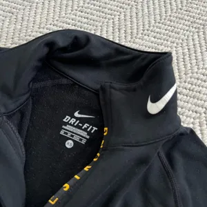 Nike sweatshirt thumbnail 3
