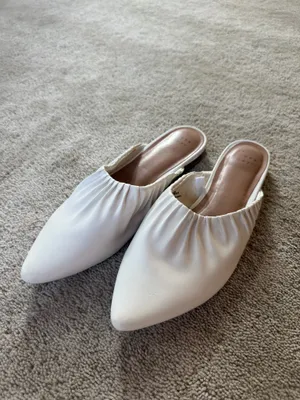 Time and Tru White Pointed Toe Mules Size 8.5 thumbnail 2