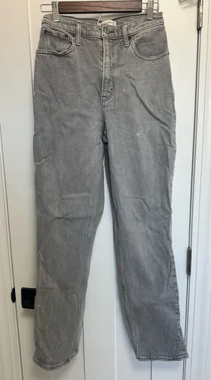 Abercrombie 90s Straight High-Rise Curve Love thumbnail 1