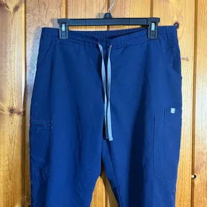 Women’s fig Navy Blue scrub pants size medium FIGS Women Yola Skinny Scrub Pant thumbnail 5
