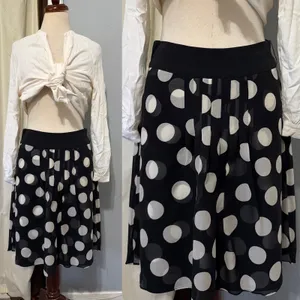Ann Taylor 100% Silk Midi Skirt Size 2 Black White Polka Dot Pleated‎ A-Line Mod thumbnail 2