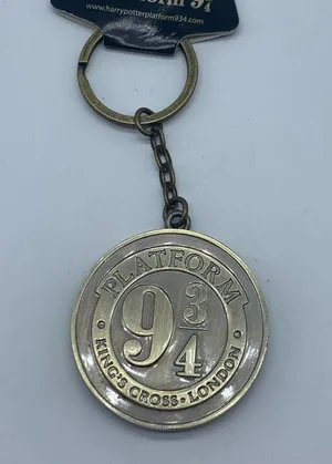 HARRY POTTER Hogwarts house crest and platform 9 3/4 keychain new in pac… thumbnail 11