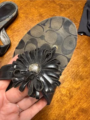 Coach Womens 8.5 M Suki Fringe Flower Sandals A8123 Skye Patent Black/Chesnut thumbnail 2