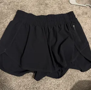 Lululemon Tracker Shorts thumbnail 1