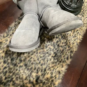 UGG ONE‎ BUTTON LEATHER BOOTS Gray Size 6 thumbnail 3